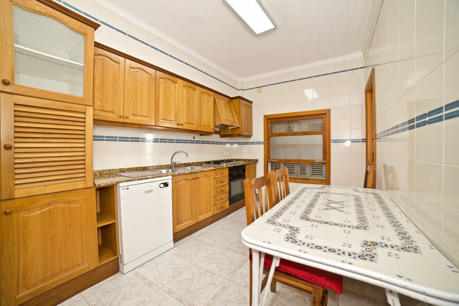 Beachfront Long-Term Rental in Sa Ràpita: 4-Bed Ground Floor Apartment