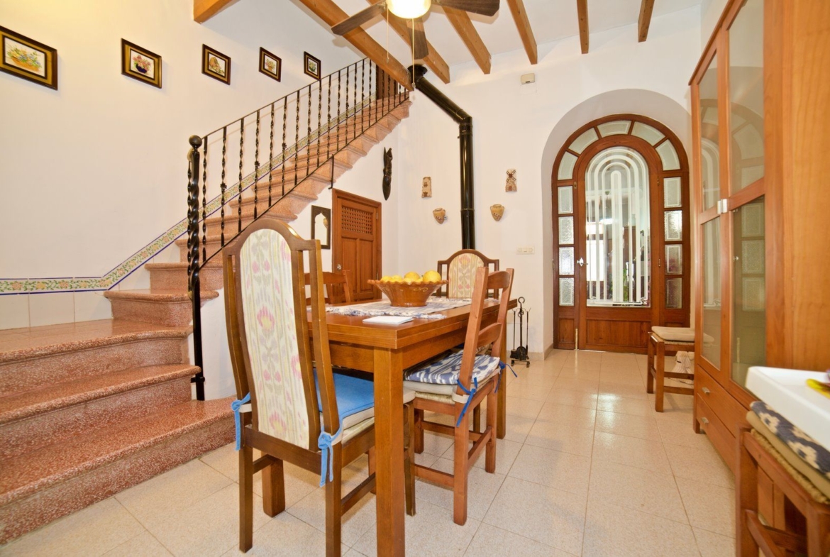Casa de pueblo renovada en el centro de Llucmajor · 4 hab.