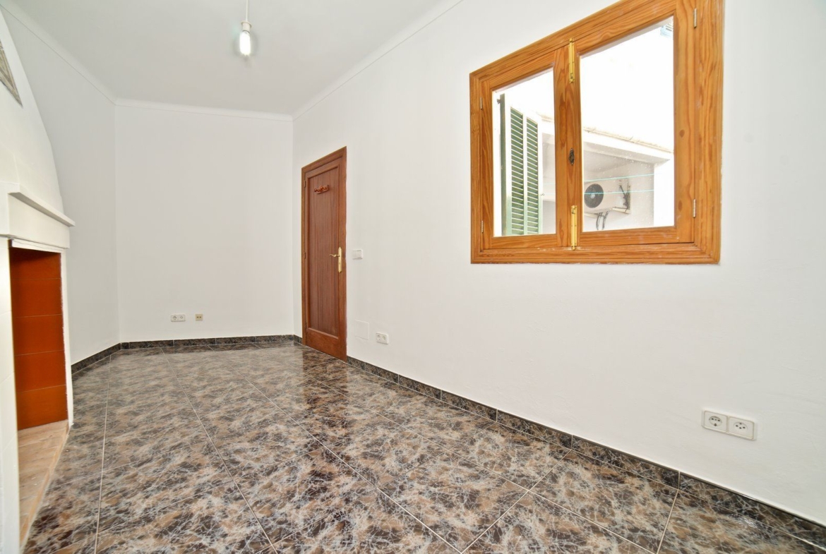 Renoviertes Stadthaus zur Miete in Ses Salines: 150 m² mit Patio