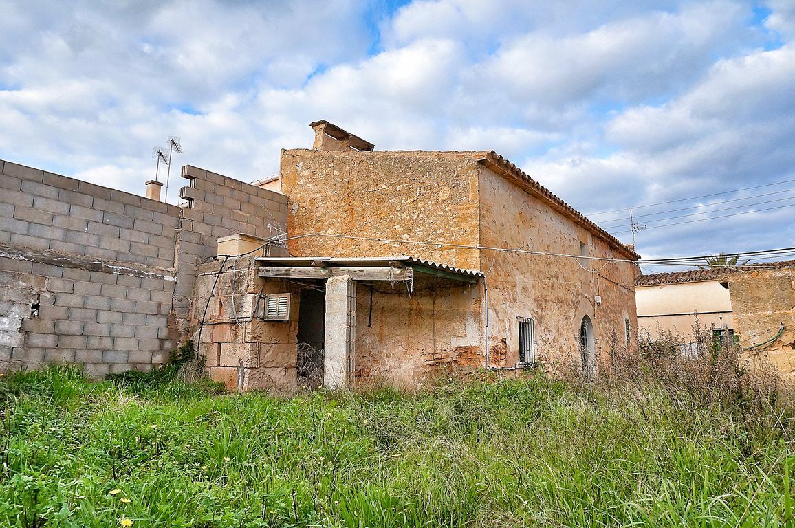 Casa de pueblo centenaria con jardín en Ses Salines
