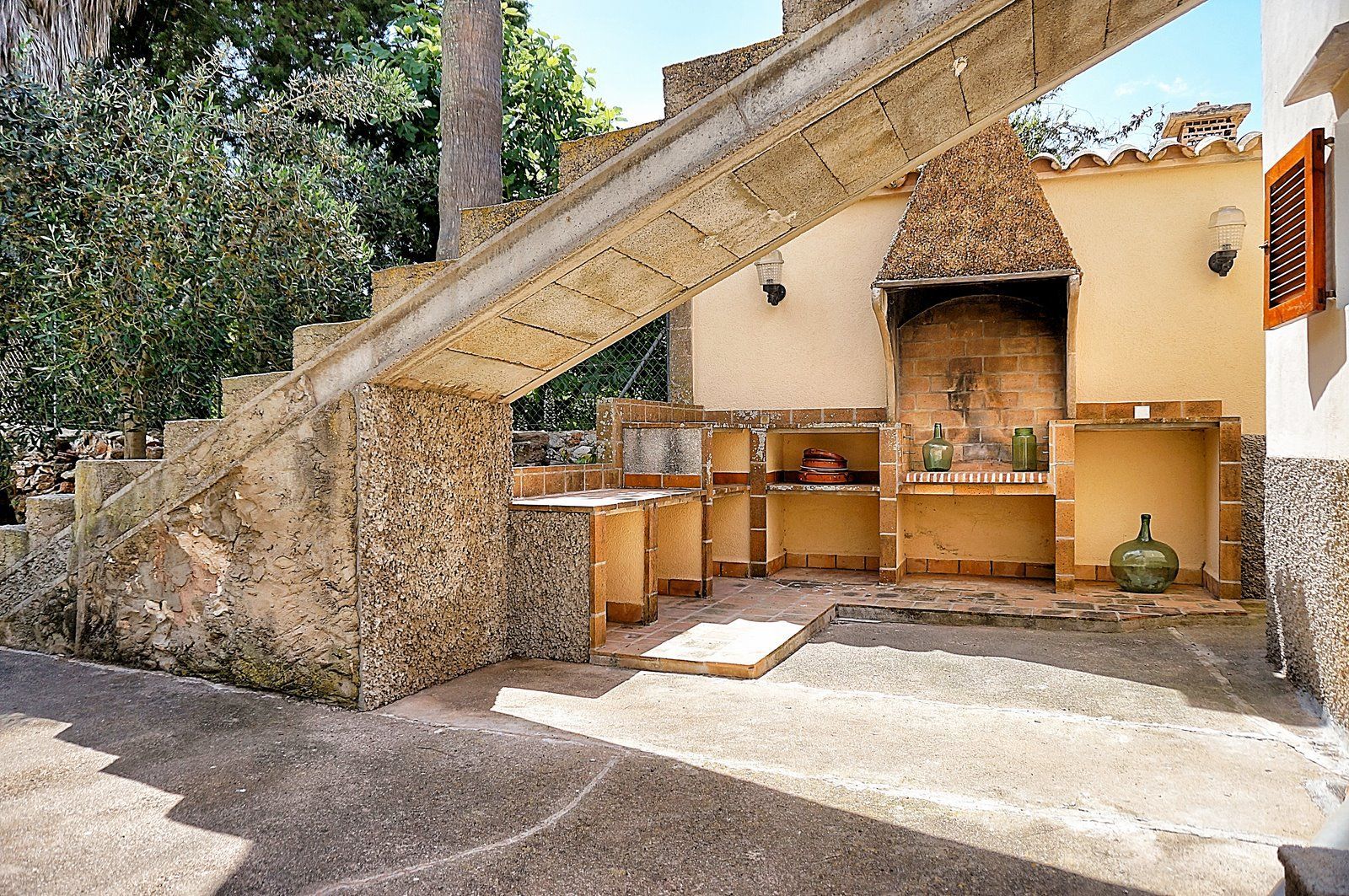 7-Villasyfincasmallorca-2.jpg Casa de pueblo en alquiler en Es Llombards con patio y chimenea