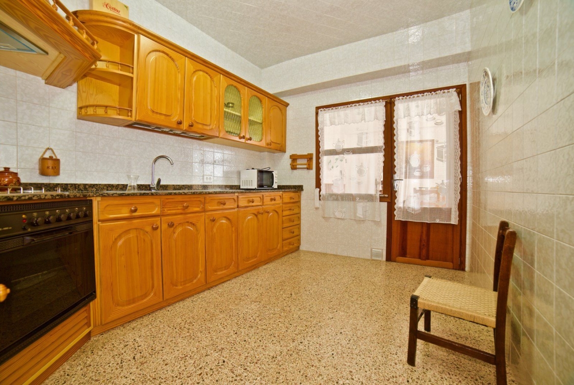 Furnished Apartment with Terrace & Mountain Views for Rent in Montuïri