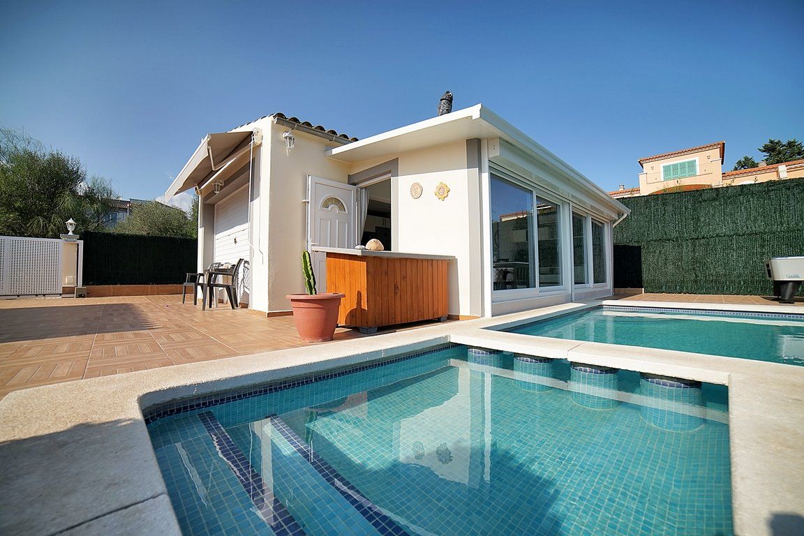 Chalet en Portocristo Novo con piscina y apartamento independiente — 900 m de Cala Anguila