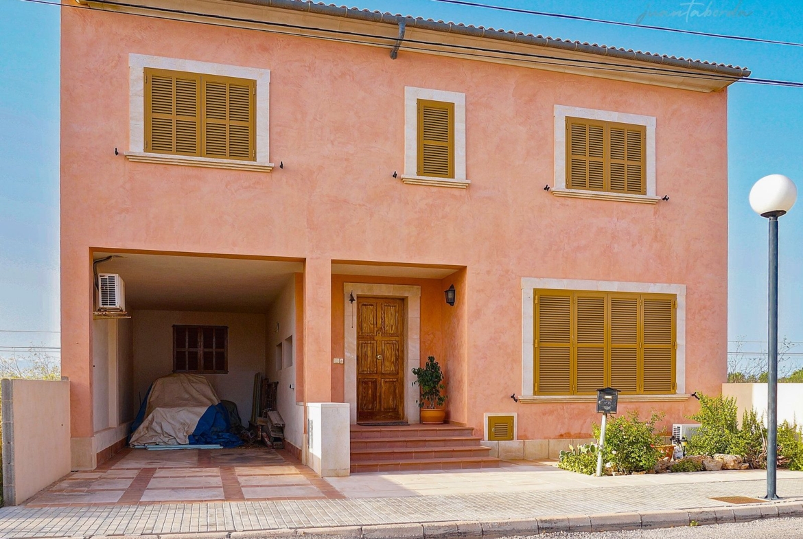 4-Bedroom House with Pool in Ses Salines, Mallorca