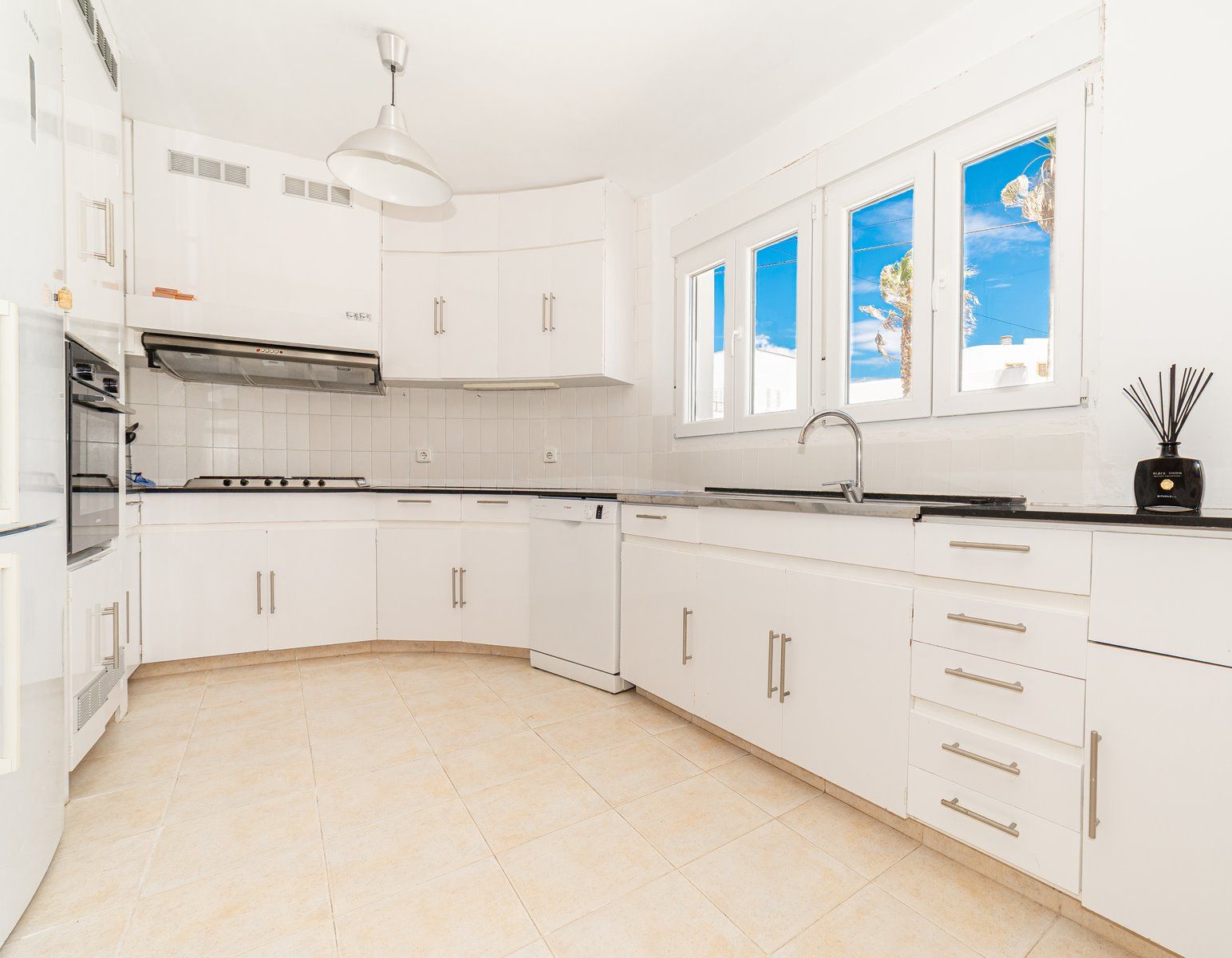8-1031-Villasyfincasmallorca.jpg Villa en primera línea de mar en Sa Rápita, Campos