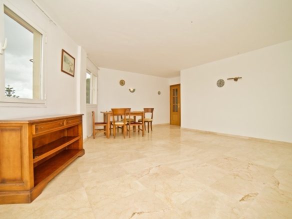 Piso en alquiler en Santanyí con balcón corrido y vistas al pueblo