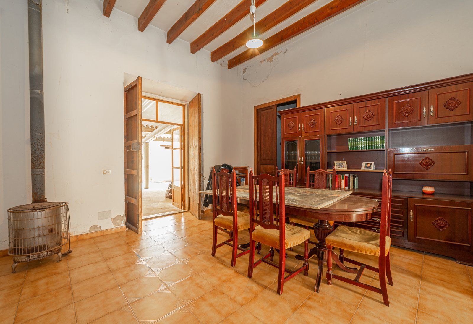 8-1201-Villasyfincasmallorca.jpg Casa de pueblo en Es Llombards con patio y terraza | 278 m²