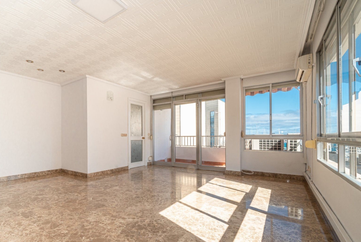 Sea View Apartment with Terrace on Palma’s Paseo Marítimo