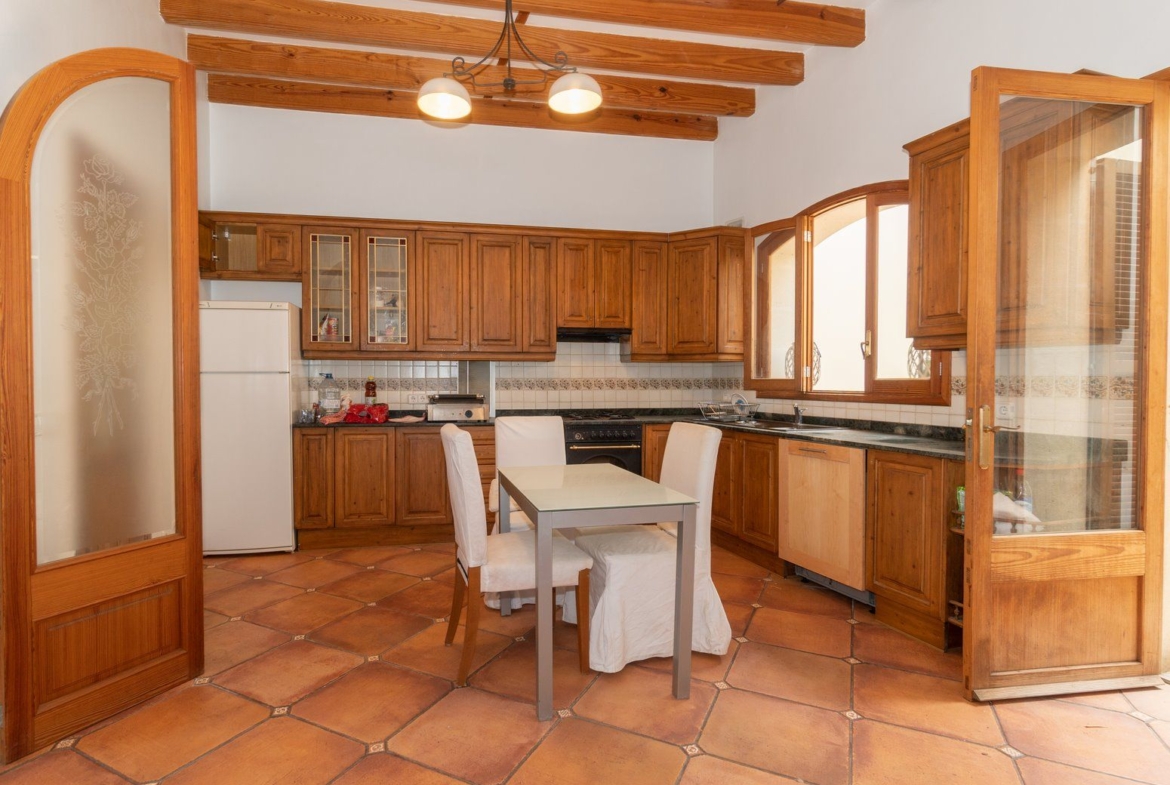 Alquiler casa de pueblo en Llucmajor: renovada, con patio y solárium