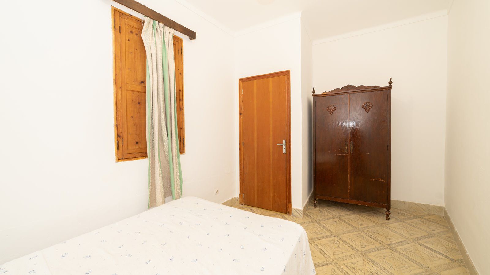 Townhouse for Rent in Ses Salines with Rooftop Terrace