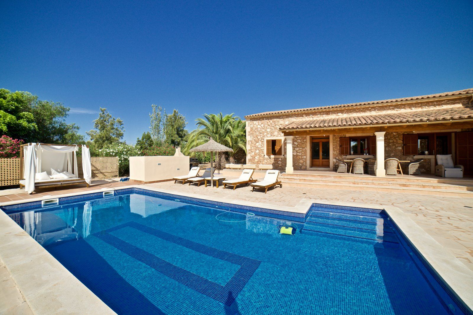 8-2009-Villasyfincasmallorca.jpg Country House with Pool for Rent Near Campos, Mallorca