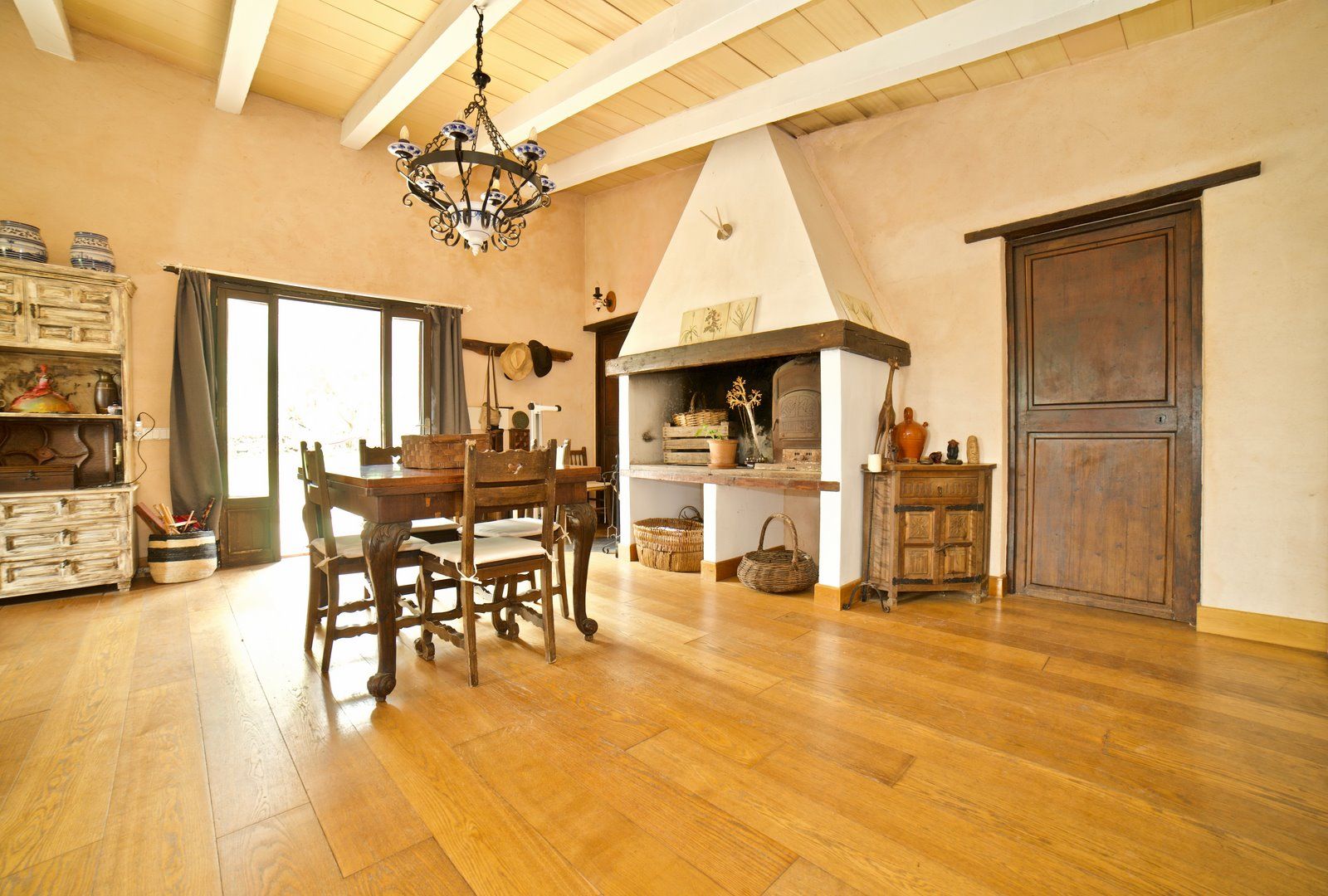8-2021-Villasyfincasmallorca.jpg Alquiler casa de campo en Sineu con jardín y chimenea