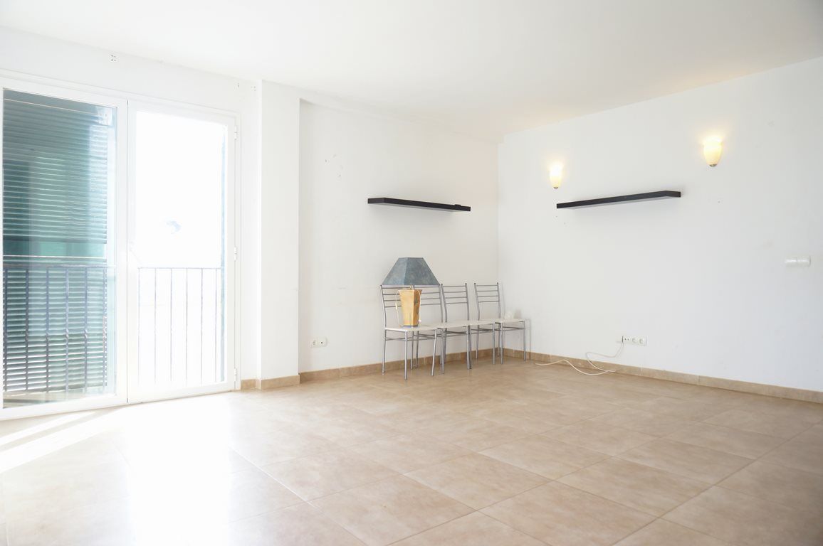 Piso en alquiler en Campos con garaje, 3 habitaciones y luz natural