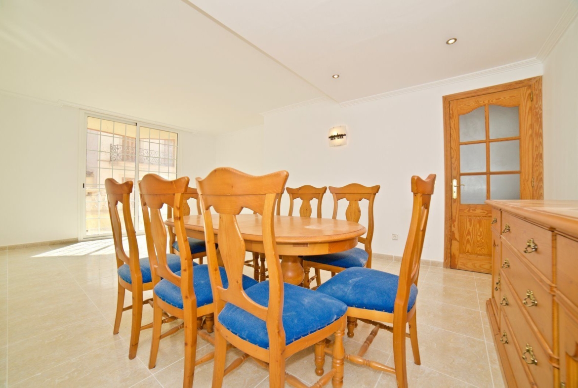 Piso en venta en Campos con gran terraza y 3 habitaciones