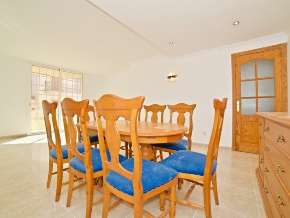 Piso en venta en Campos con gran terraza y 3 habitaciones
