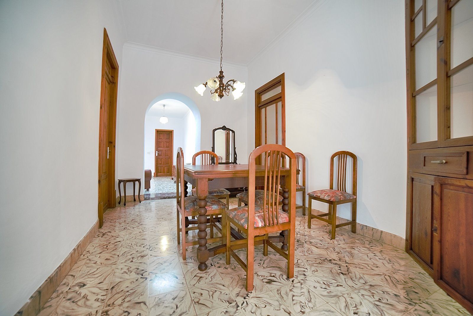 8-Villasyfincasmallorca-9.jpg Casa de pueblo en alquiler en Es Llombards con patio y chimenea