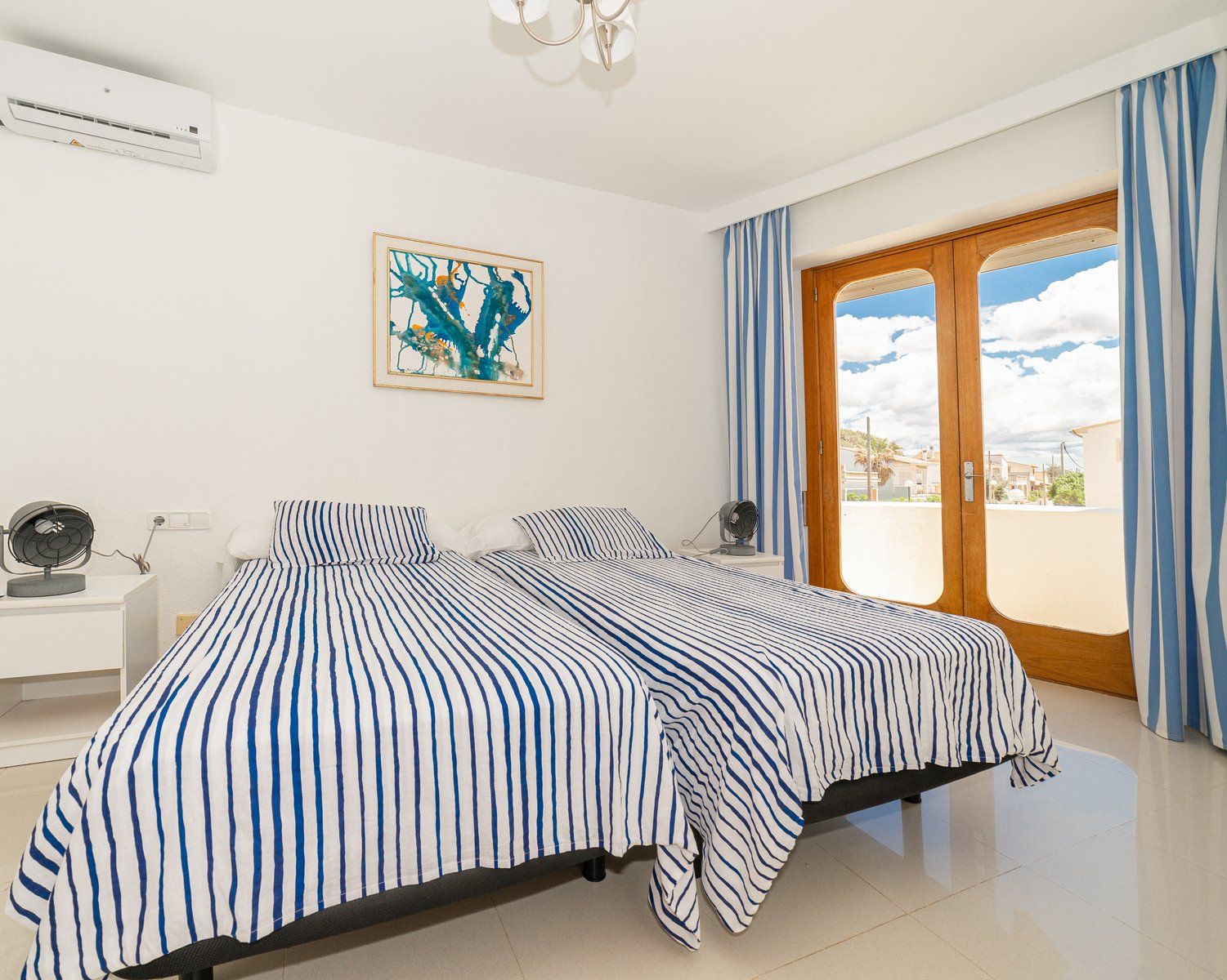 9-1031-Villasyfincasmallorca.jpg Villa en primera línea de mar en Sa Rápita, Campos
