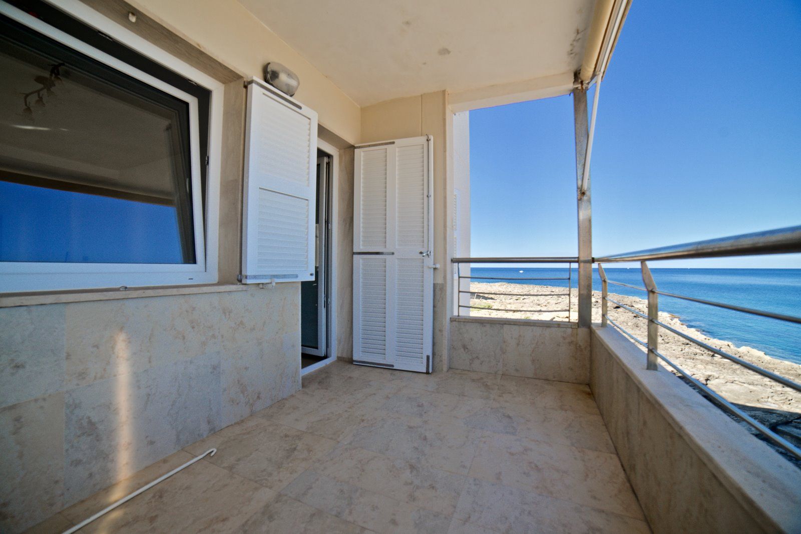 9-1185-Villasyfincasmallorca.jpg Meerfront-Wohnung mit Meerblick in Colonia de Sant Jordi