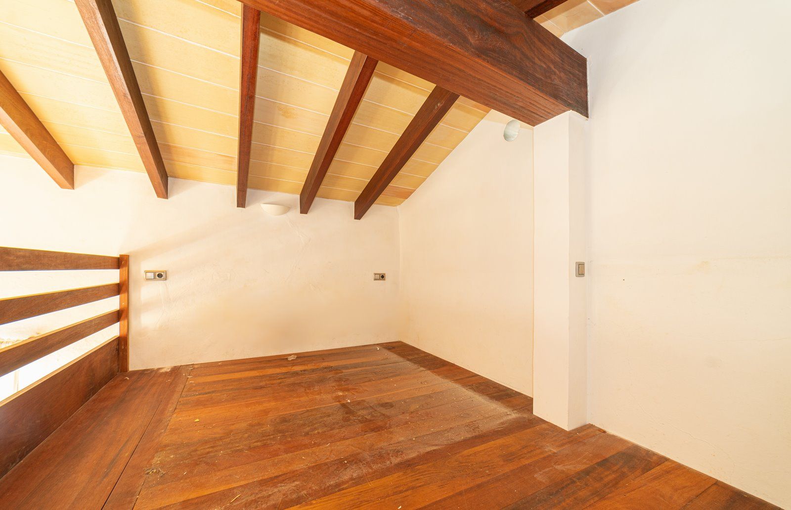 9-1237-Villasyfincasmallorca.jpg Alquiler junto al mar en Cala Figuera: loft rústico con terraza y vistas
