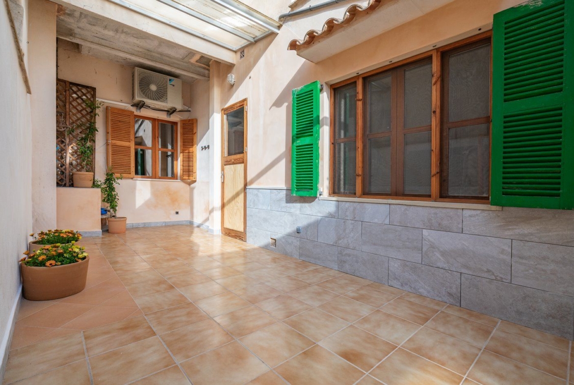 Planta baja reformada con patio en Ses Salines