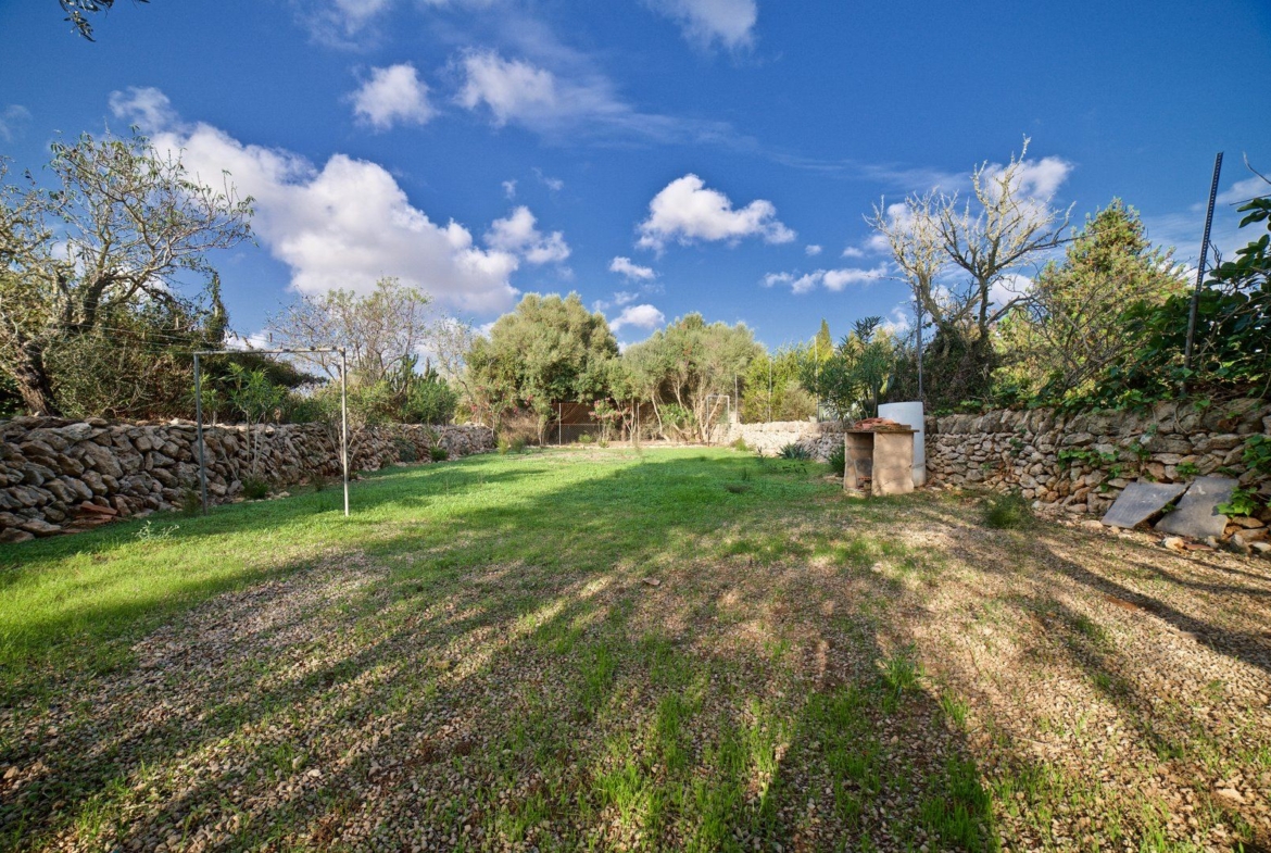 Charming House with Large Garden for Rent in Ses Salines