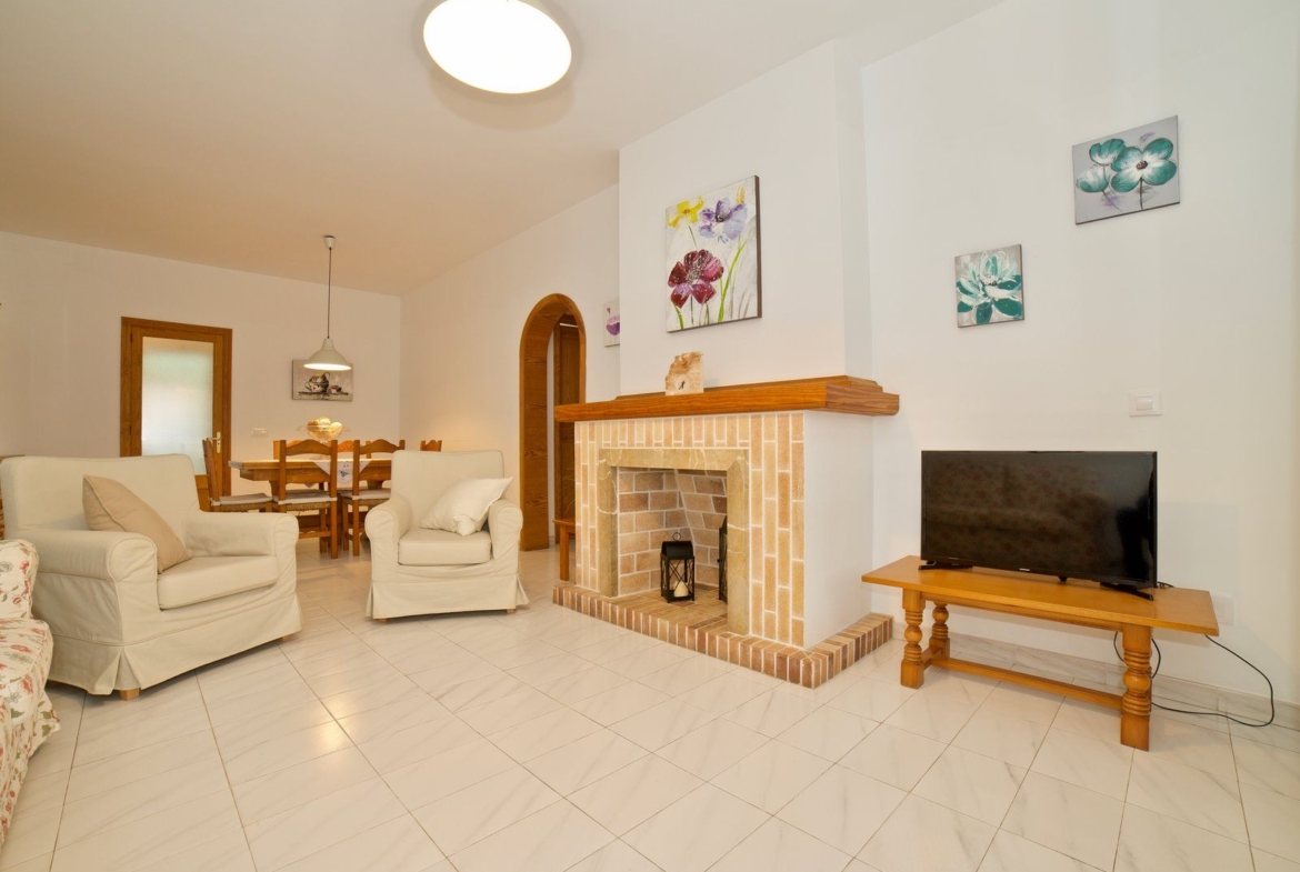 Spacious Ground-Floor Apartment with Terraces Near the Beach, Colonia de Sant Jordi