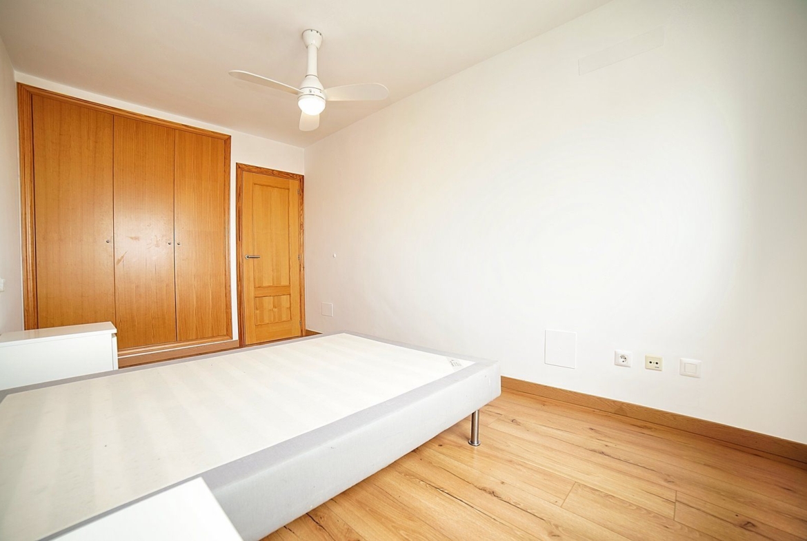 Spacious 3-Bed Apartment With Elevator & Balcony in Campos