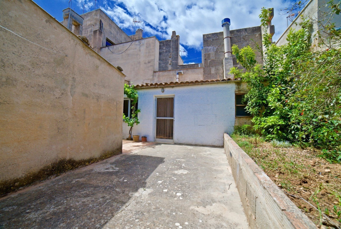 Dorfhaus zur Miete in Ses Salines mit Innenhof