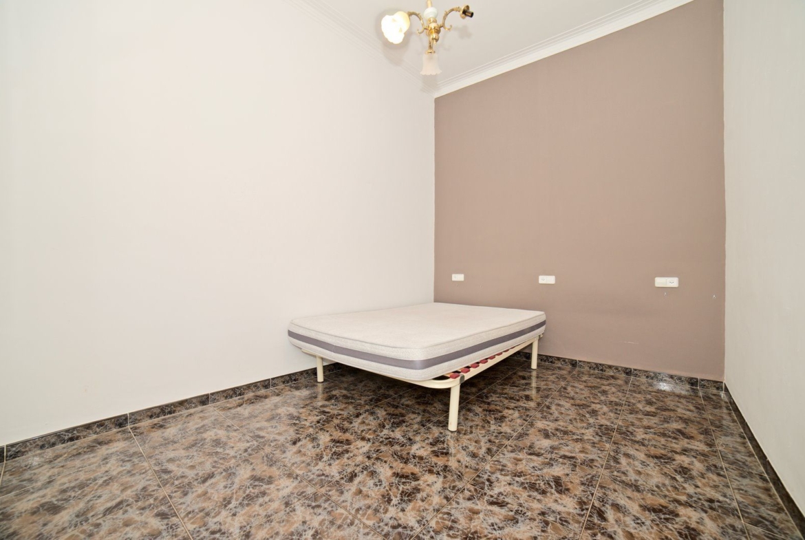 Renoviertes Stadthaus zur Miete in Ses Salines: 150 m² mit Patio