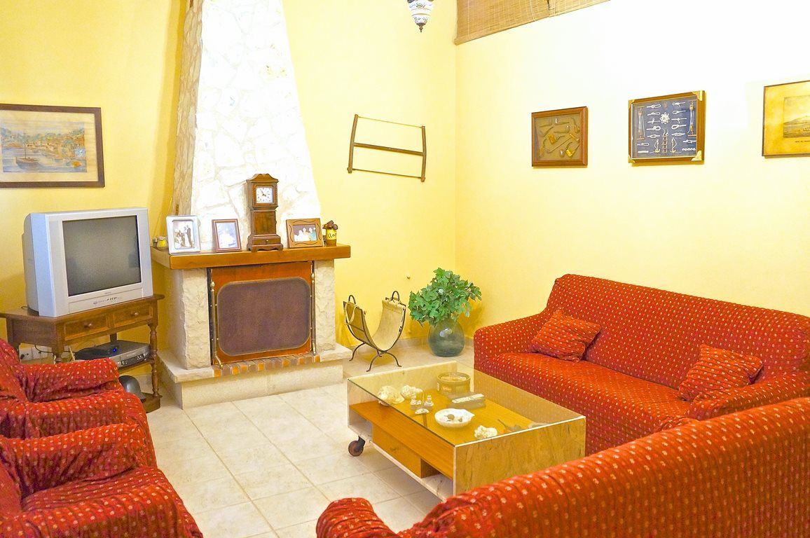 4-Bedroom House with Pool in Ses Salines, Mallorca