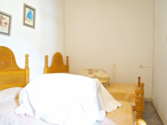 Amplia casa de pueblo en venta con jardín y terrazas en Ses Salines