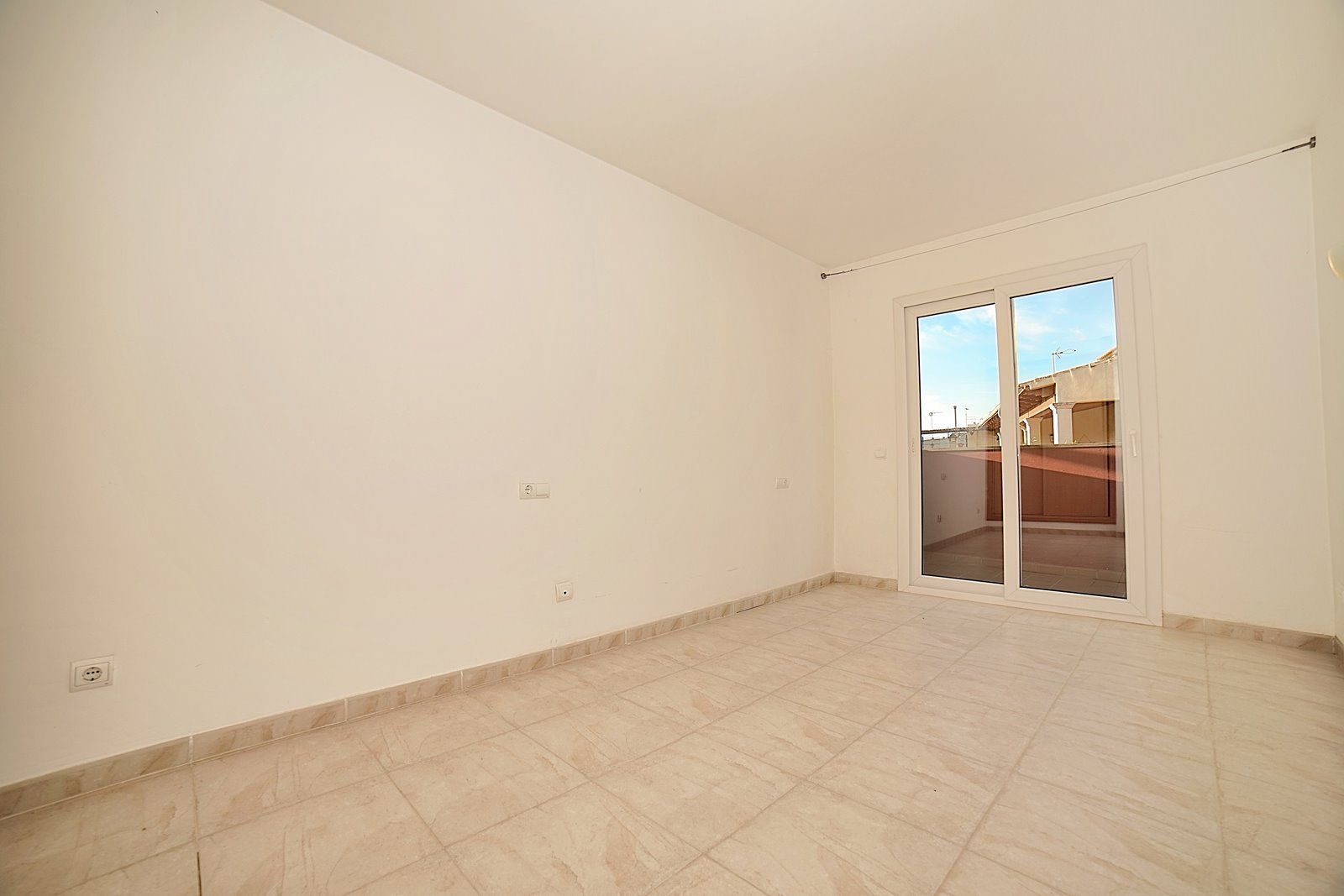 9-Villasyfincasmallorca-4.jpg Casa adosada con vistas al mar en Ses Salines, Mallorca