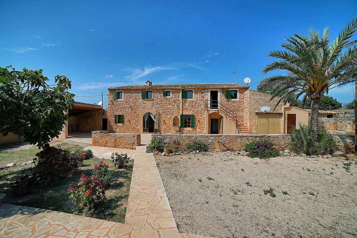 Country House with Pool for Rent Near Santanyí, Mallorca