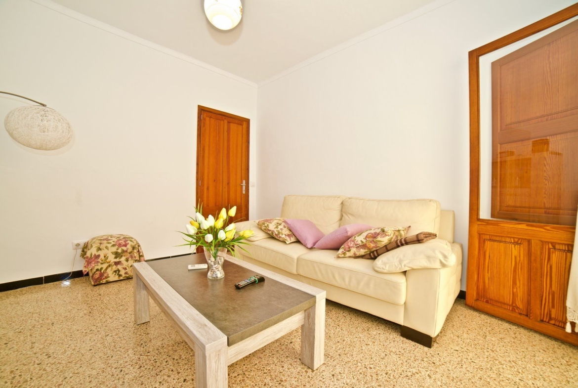 Furnished Apartment with Terrace & Mountain Views for Rent in Montuïri