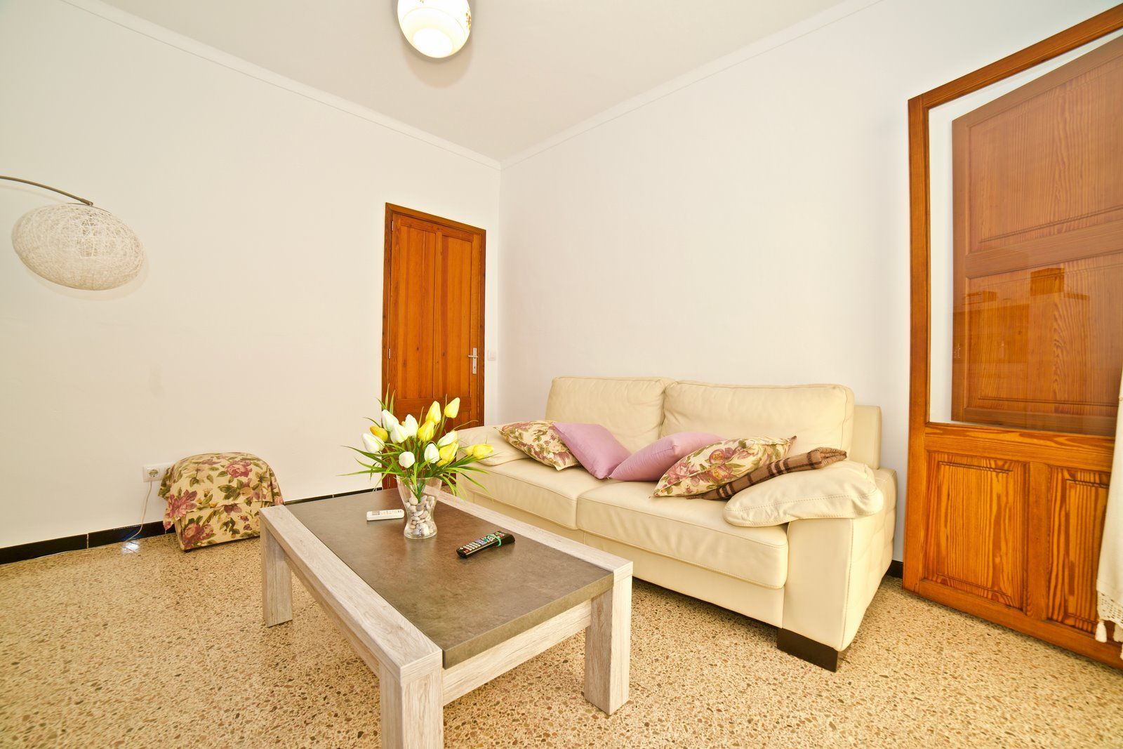 Furnished Apartment with Terrace & Mountain Views for Rent in Montuïri