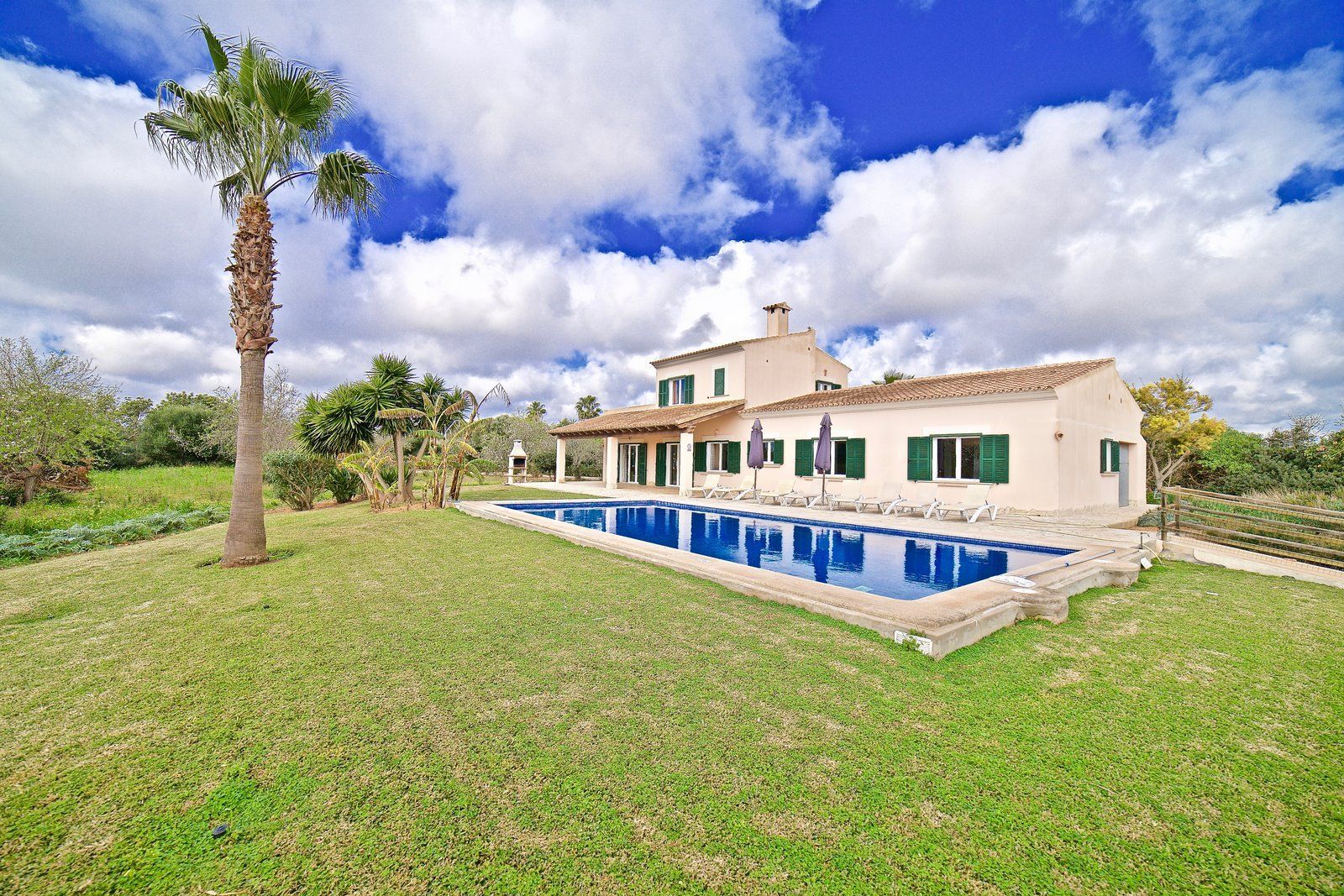 9-Villasyfincasmallorca-6.jpg Casa de campo con piscina y vistas al mar cerca de Portocolom