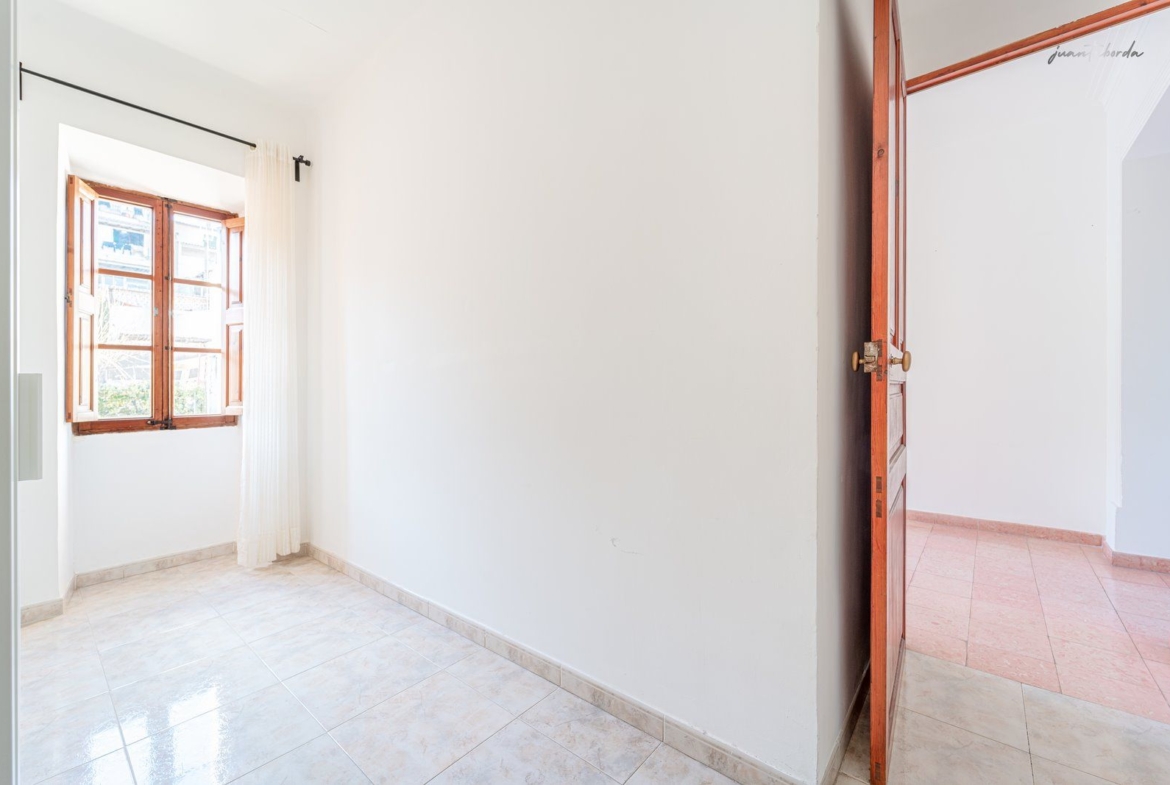 Penthouse Apartment for Rent in Montuïri with Mountain Views