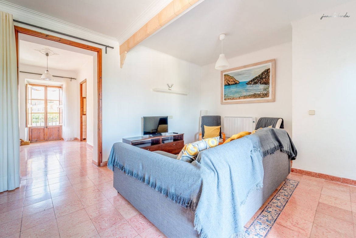Penthouse Apartment for Rent in Montuïri with Mountain Views
