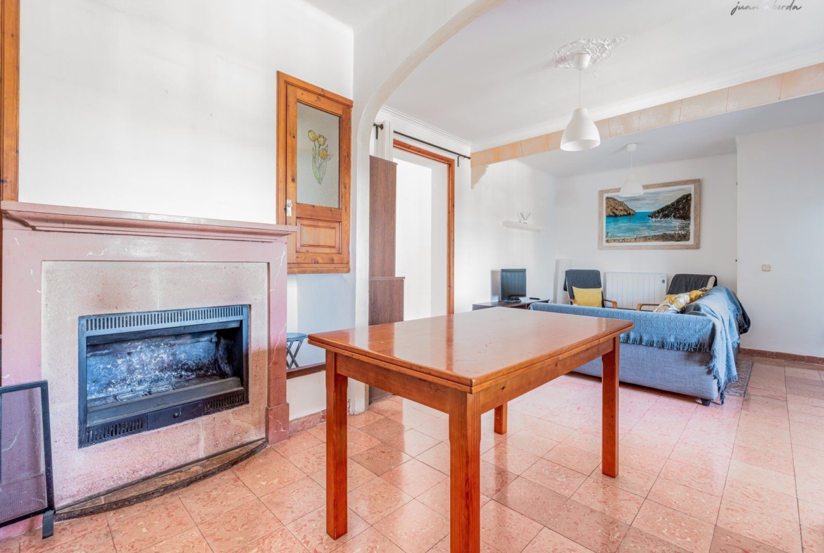 Penthouse Apartment for Rent in Montuïri with Mountain Views