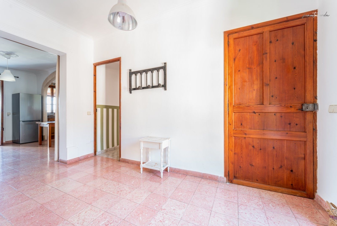 Penthouse Apartment for Rent in Montuïri with Mountain Views