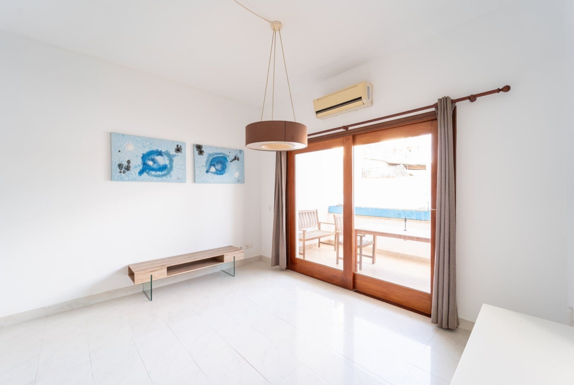 Modern 3-Bed Townhouse for Rent with Pool in Ses Salines