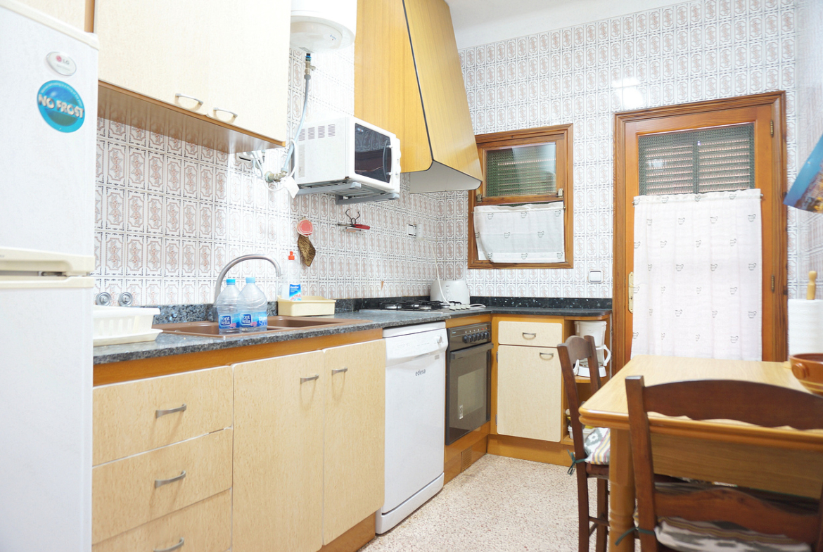 Piso en alquiler en Colonia de Sant Jordi: 3 hab., chimenea y terraza