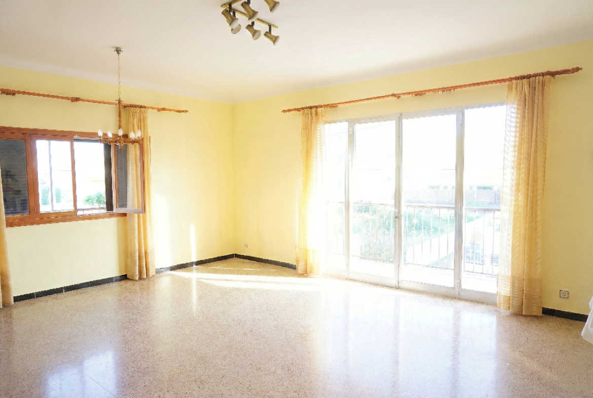 Piso en alquiler en Colonia de Sant Jordi: 3 hab., chimenea y terraza