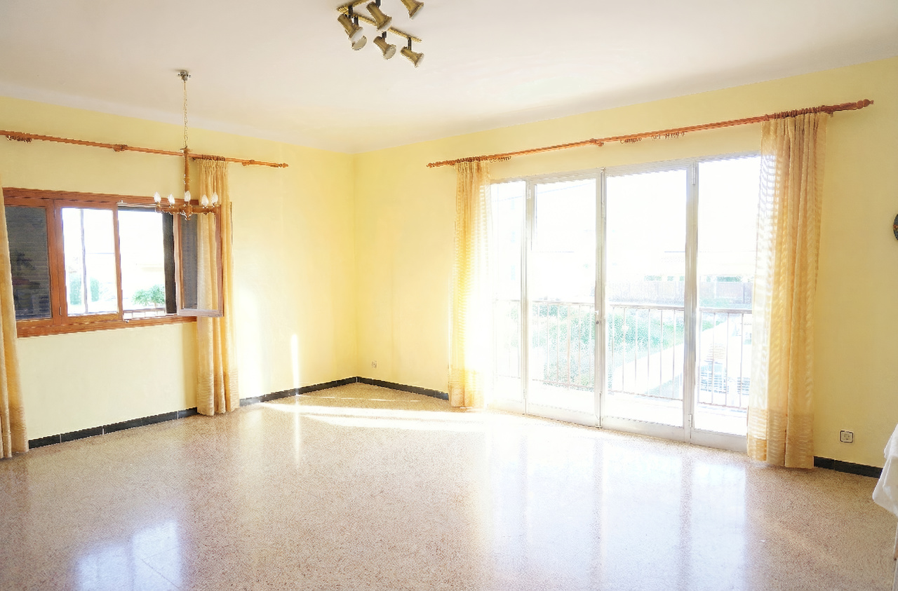 Piso en alquiler en Colonia de Sant Jordi: 3 hab., chimenea y terraza