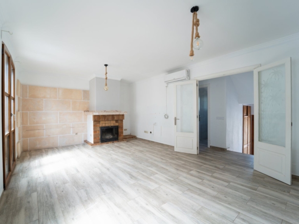Casa de pueblo renovada en el centro de Campos