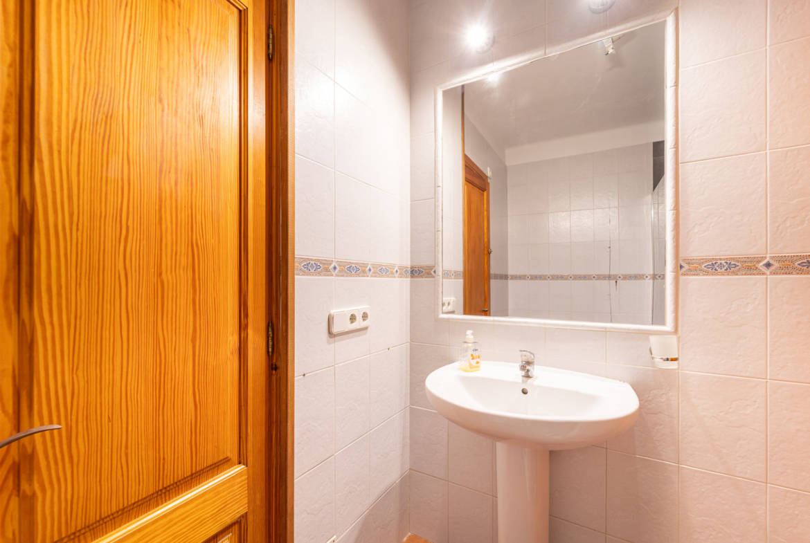 Chalet en alquiler junto al mar en Cala Llombards