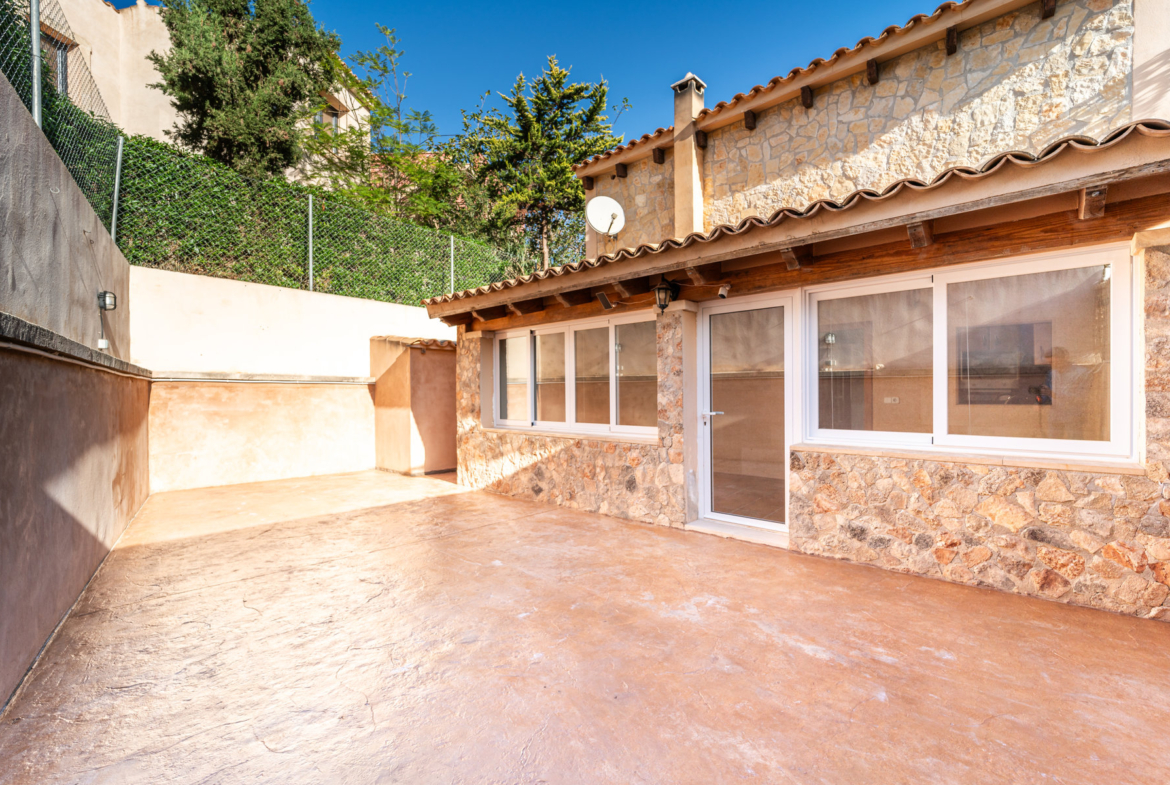 Chalet en alquiler junto al mar en Cala Llombards
