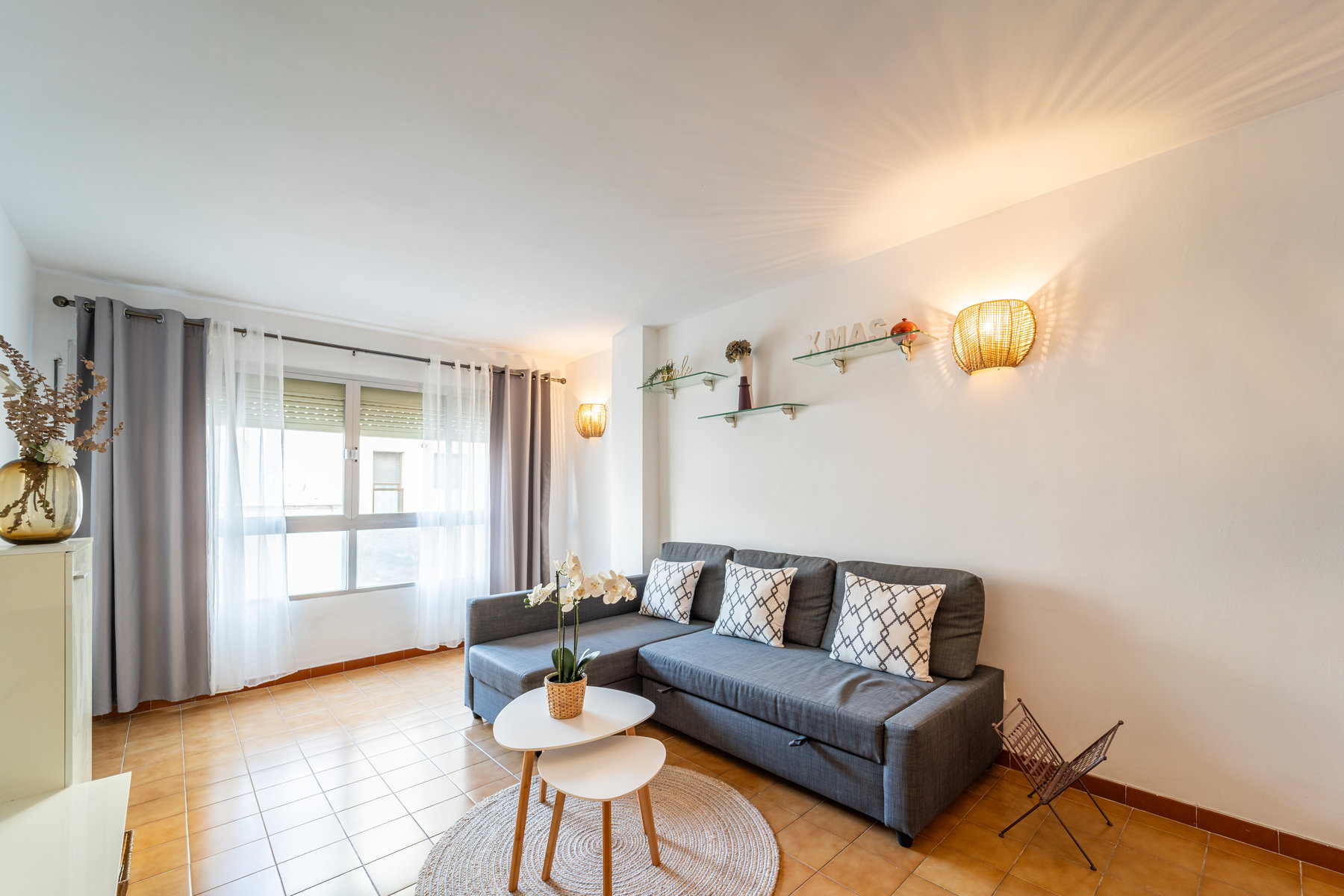 LWP2372.jpg Spacious 3-Bed Apartment with Terrace for Rent in Palma