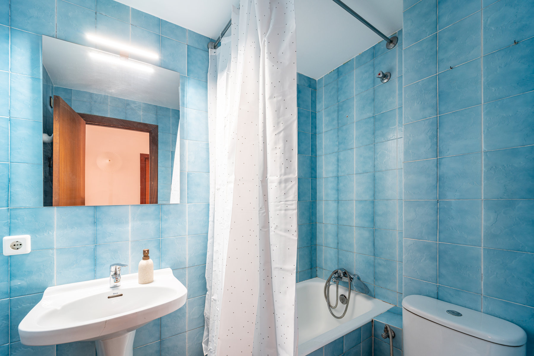 LWP2387.jpg Spacious 3-Bed Apartment with Terrace for Rent in Palma