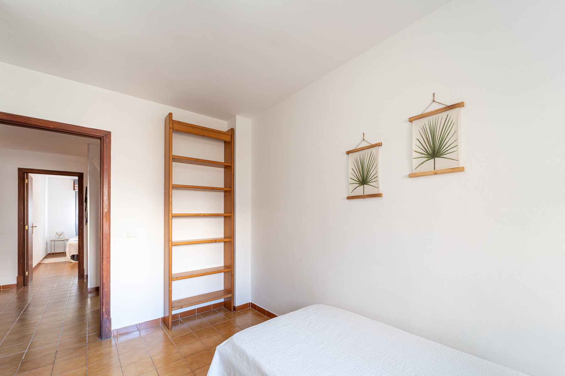 LWP2390.jpg Spacious 3-Bed Apartment with Terrace for Rent in Palma